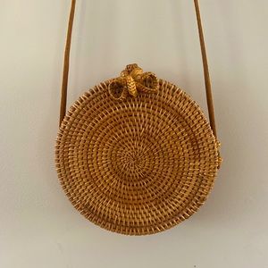 Round rattan purse